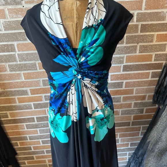 Dress - Picture 2 of 5